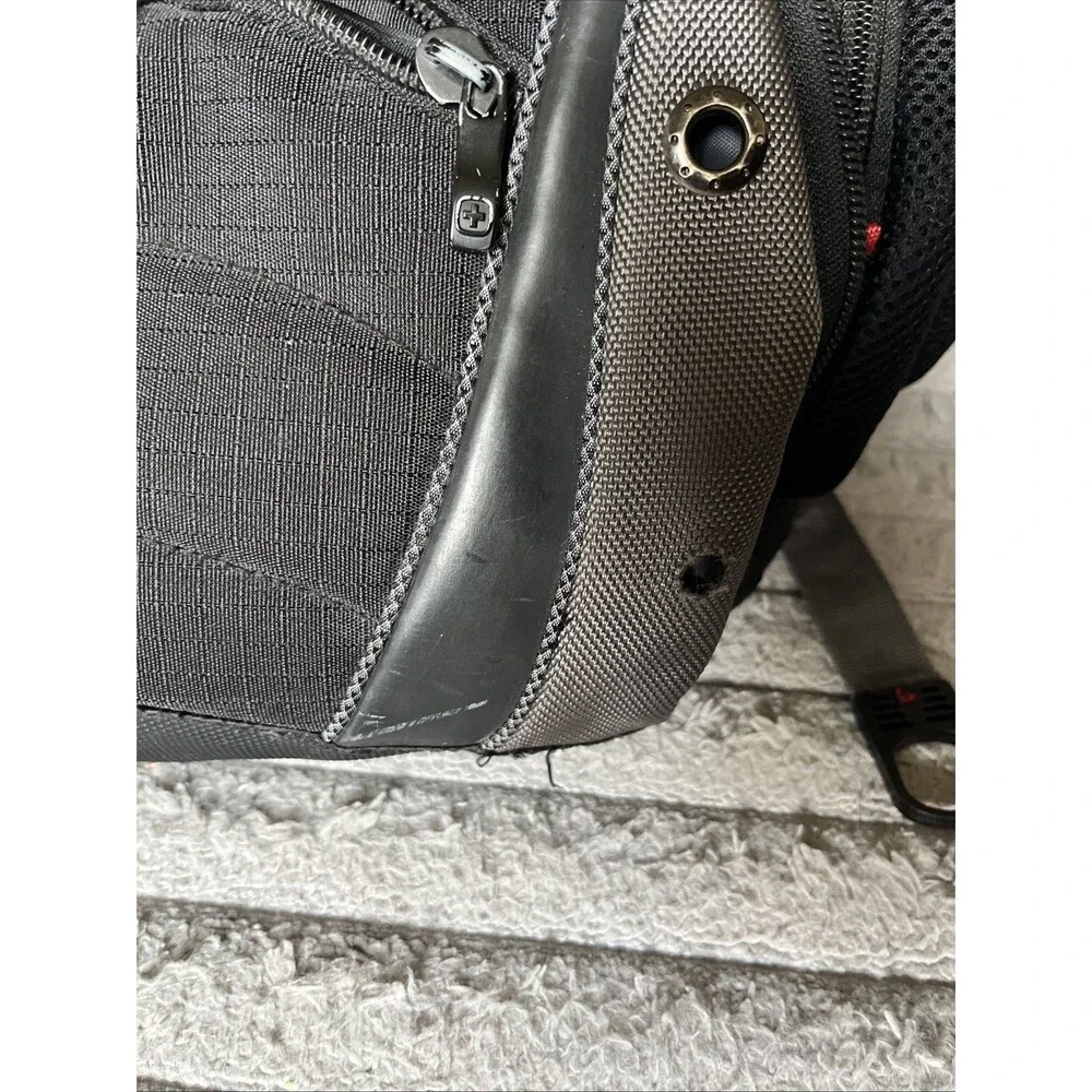 Wenger SWISS GEAR Synergy Pro 16 inch Laptop Backpack Black & Gray Shock Absorb